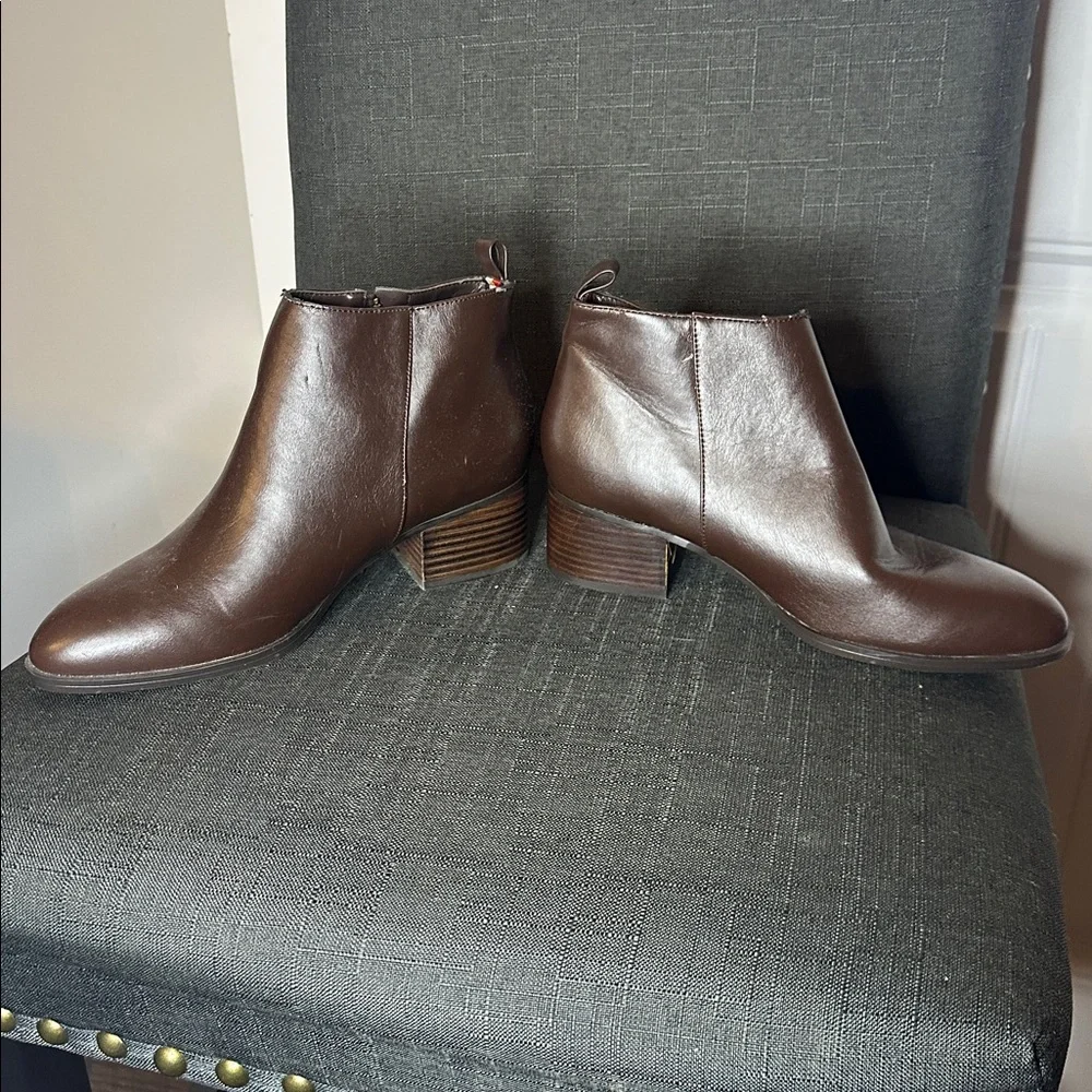 Tommy Hilfiger‎ Size 8.5 Womens Dark Brown Ankle Zip Booties
