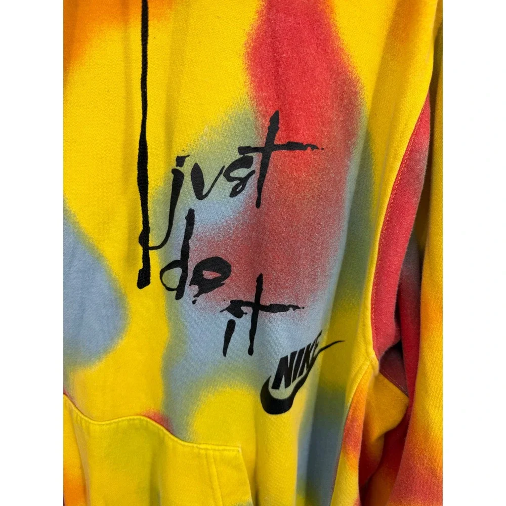 Nike vibrant pullover