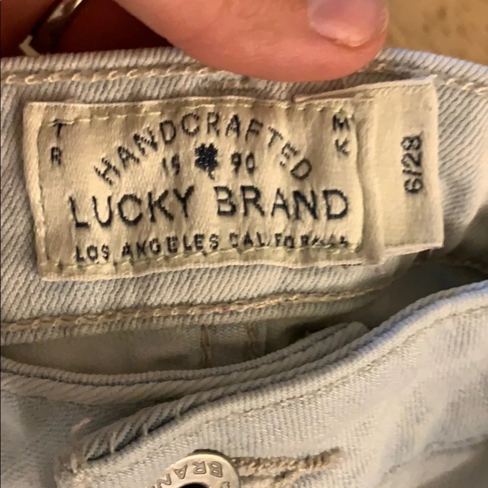 Lucky brand distressed Lolita capri jeans!