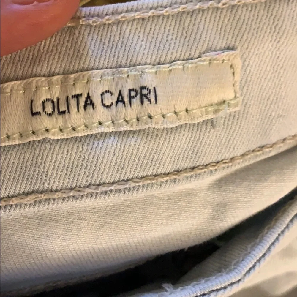 Lucky brand distressed Lolita capri jeans!