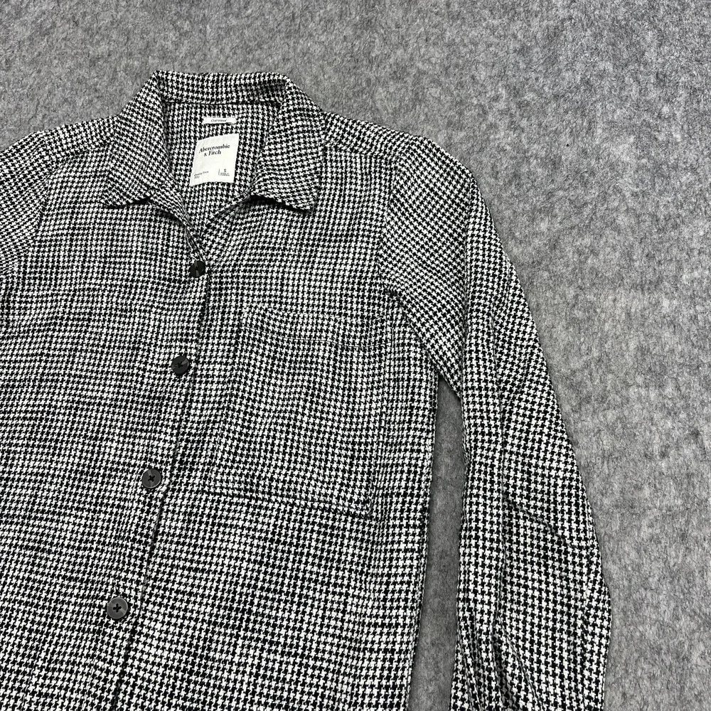 Abercrombie & Fitch jacket placket environment