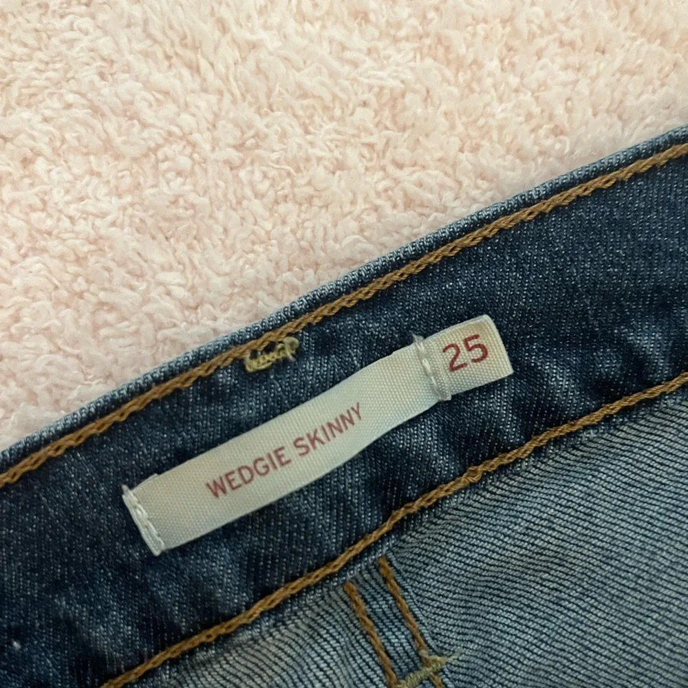 Levis frayed hem