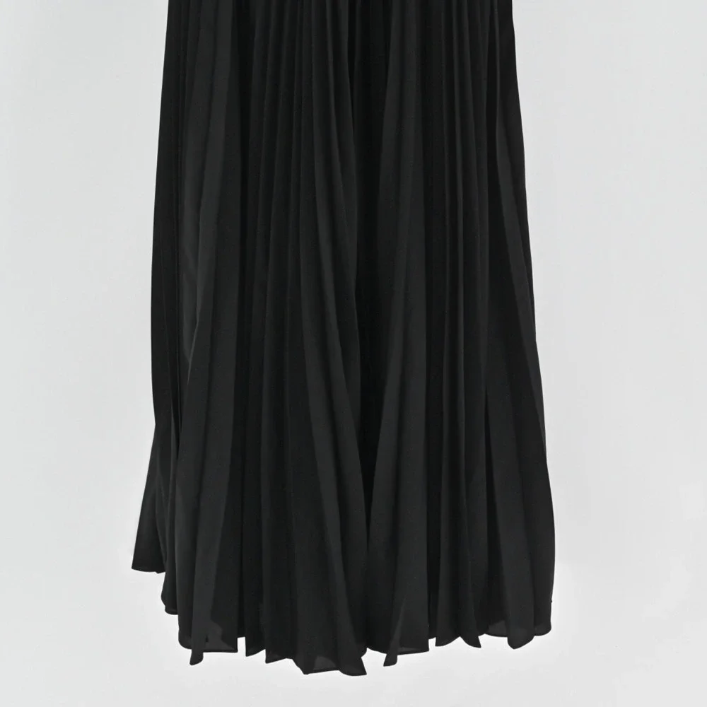 Halston Heritage this elegant