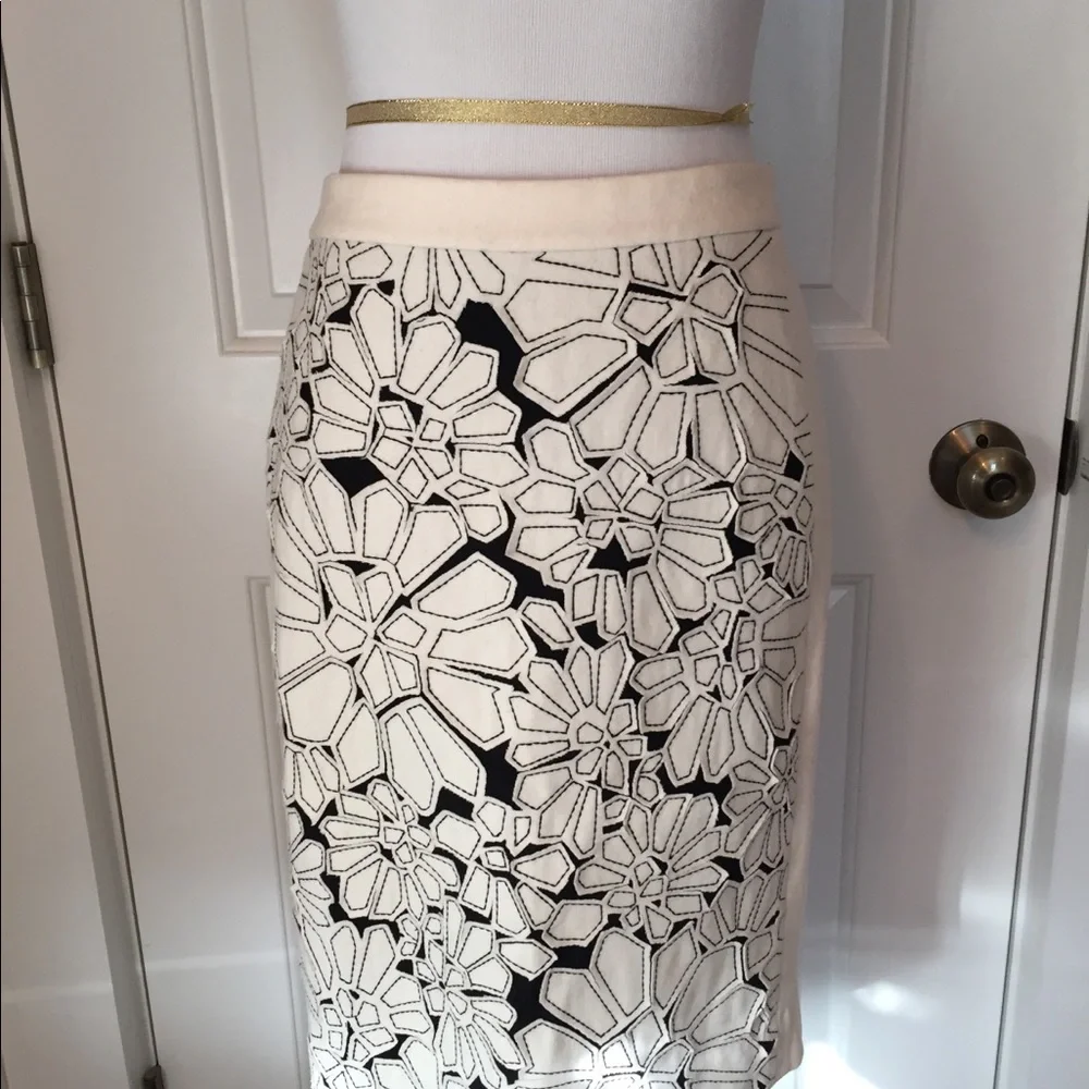 PER SE SKIRT PENCIL CREAM BLACK FLORAL PANELS Size 2