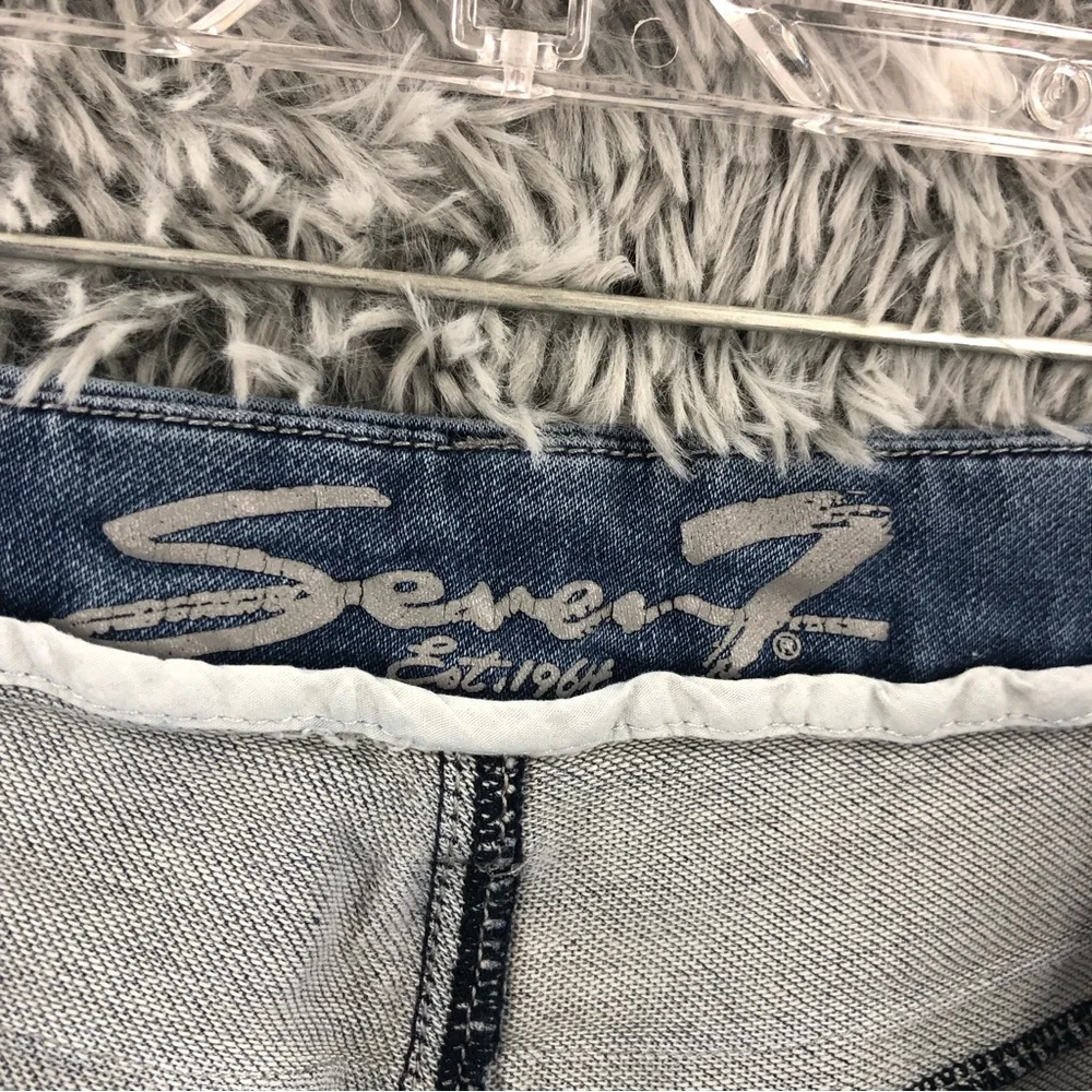 Seven7 studs off