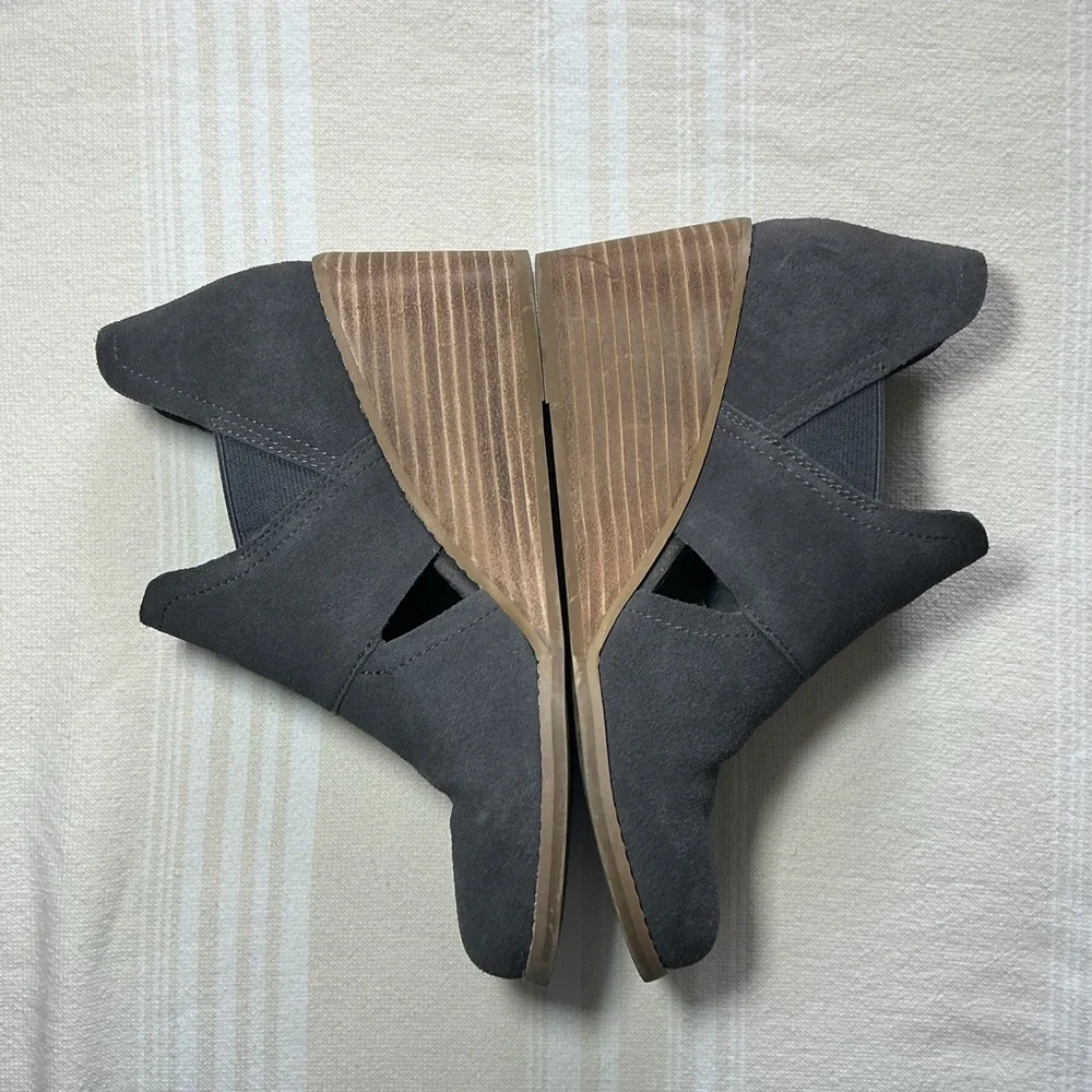 Toms stylish suede