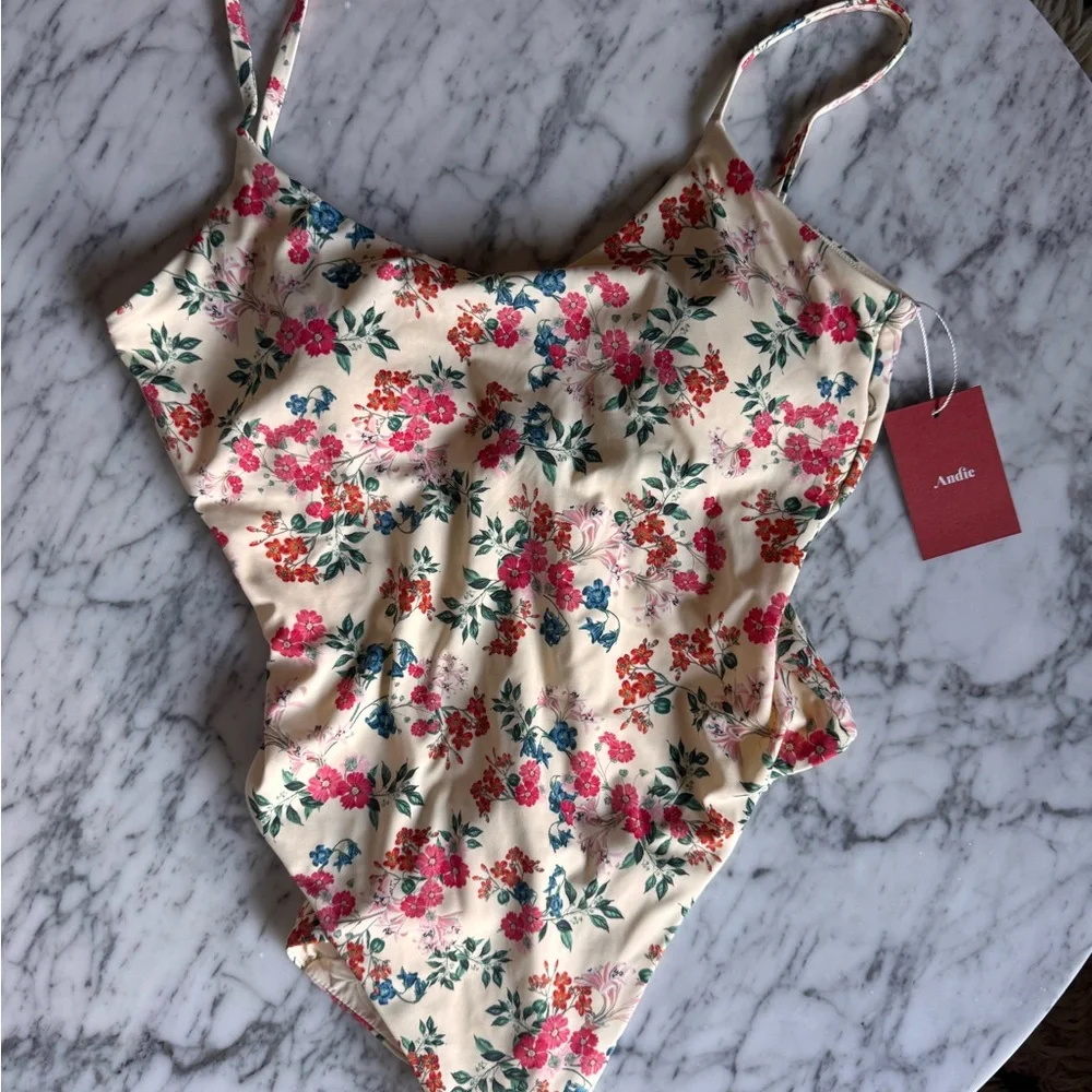 Andie swim chloe