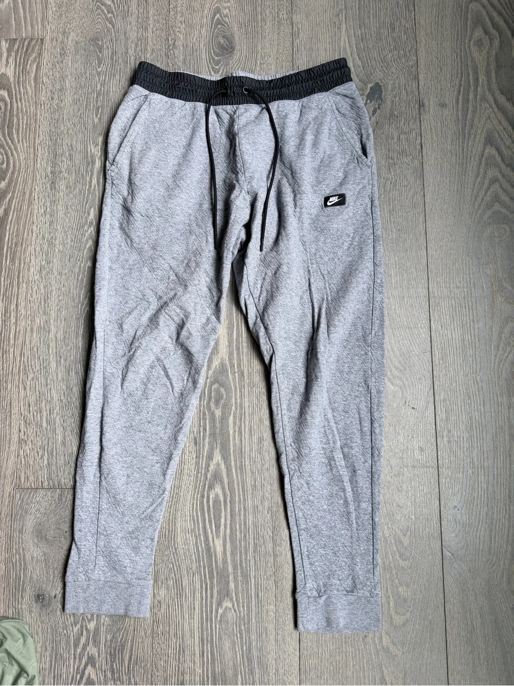 Nike Sportswear Modern Joggers in Heathered Gray / Black Size Medium