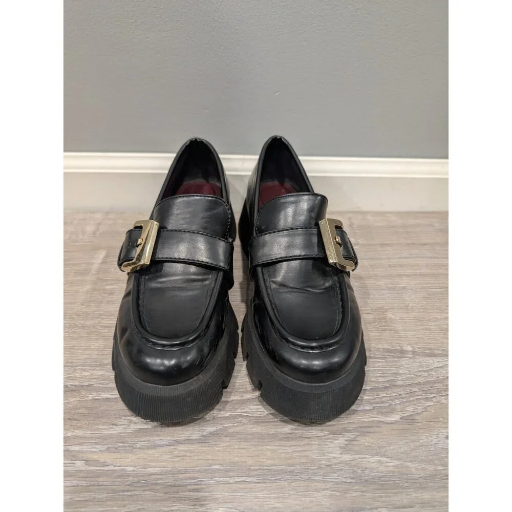 Zara women back