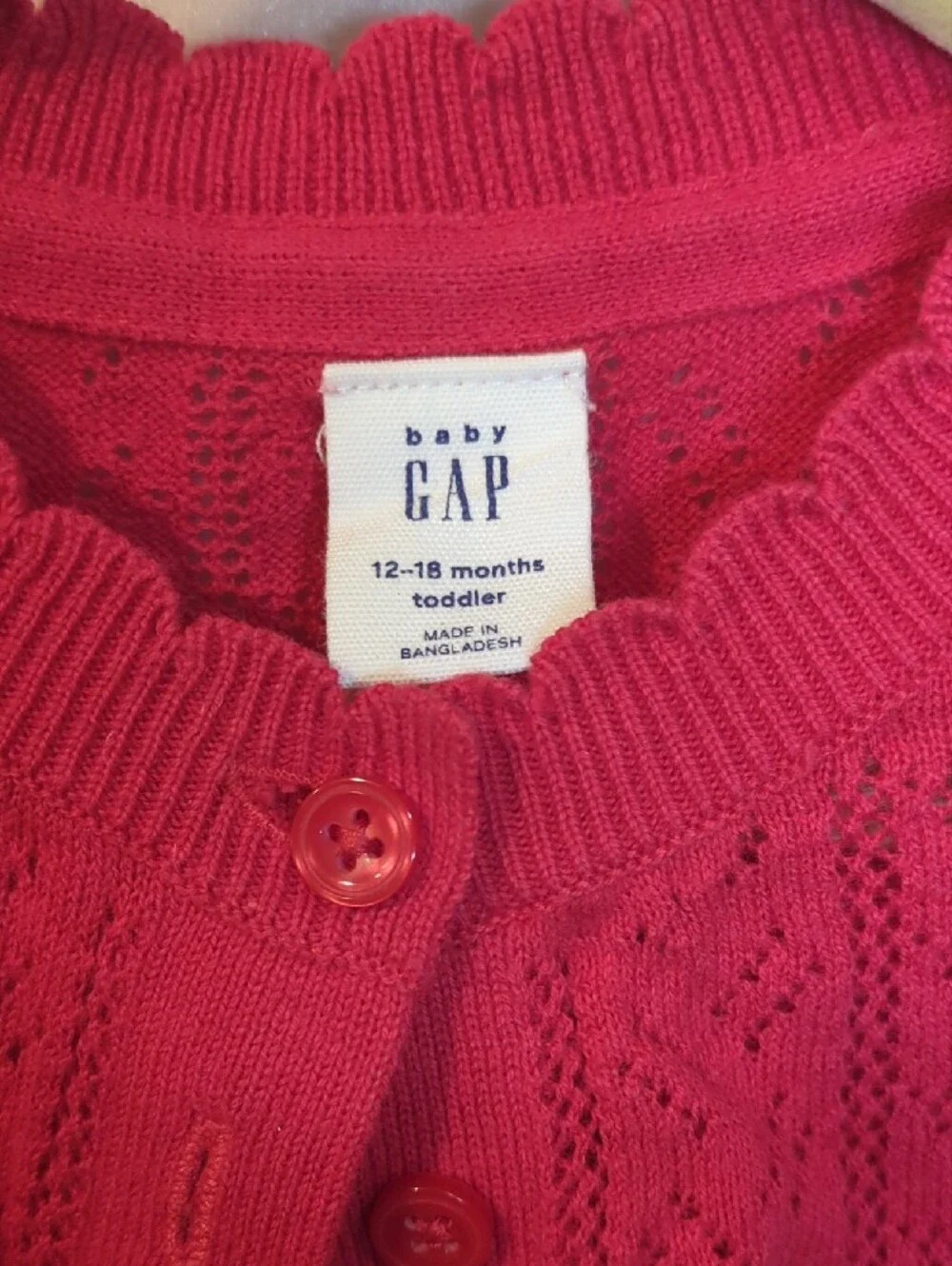 GAP vibrant red