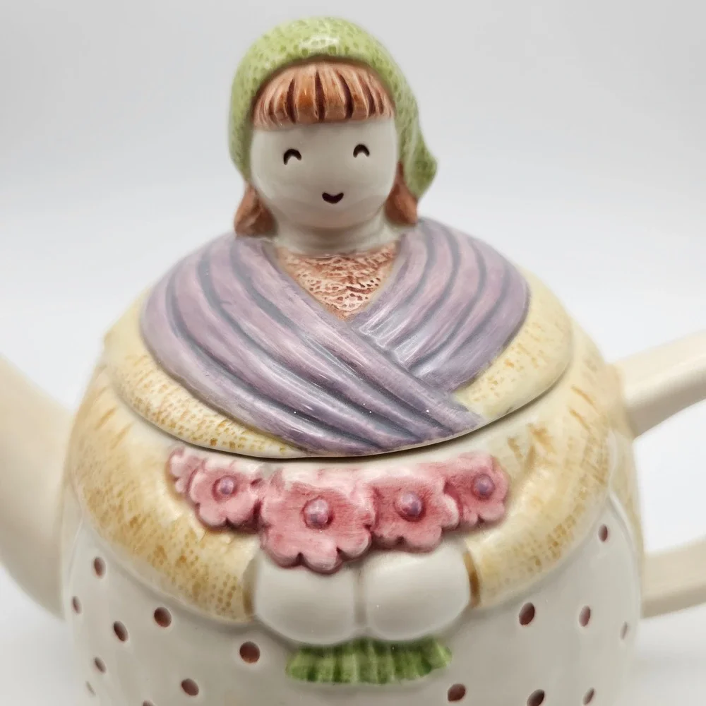 H&HD whimsical teapot