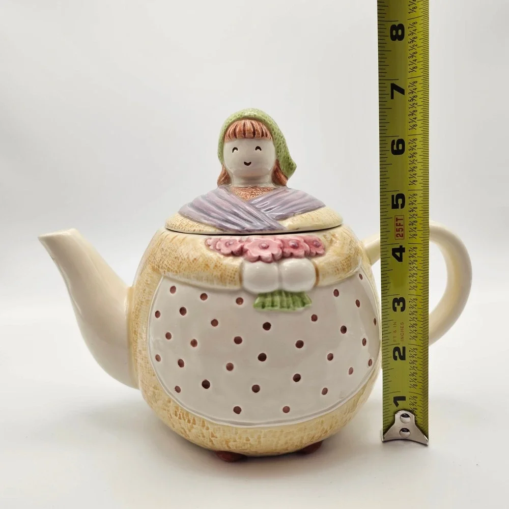 H&HD whimsical teapot