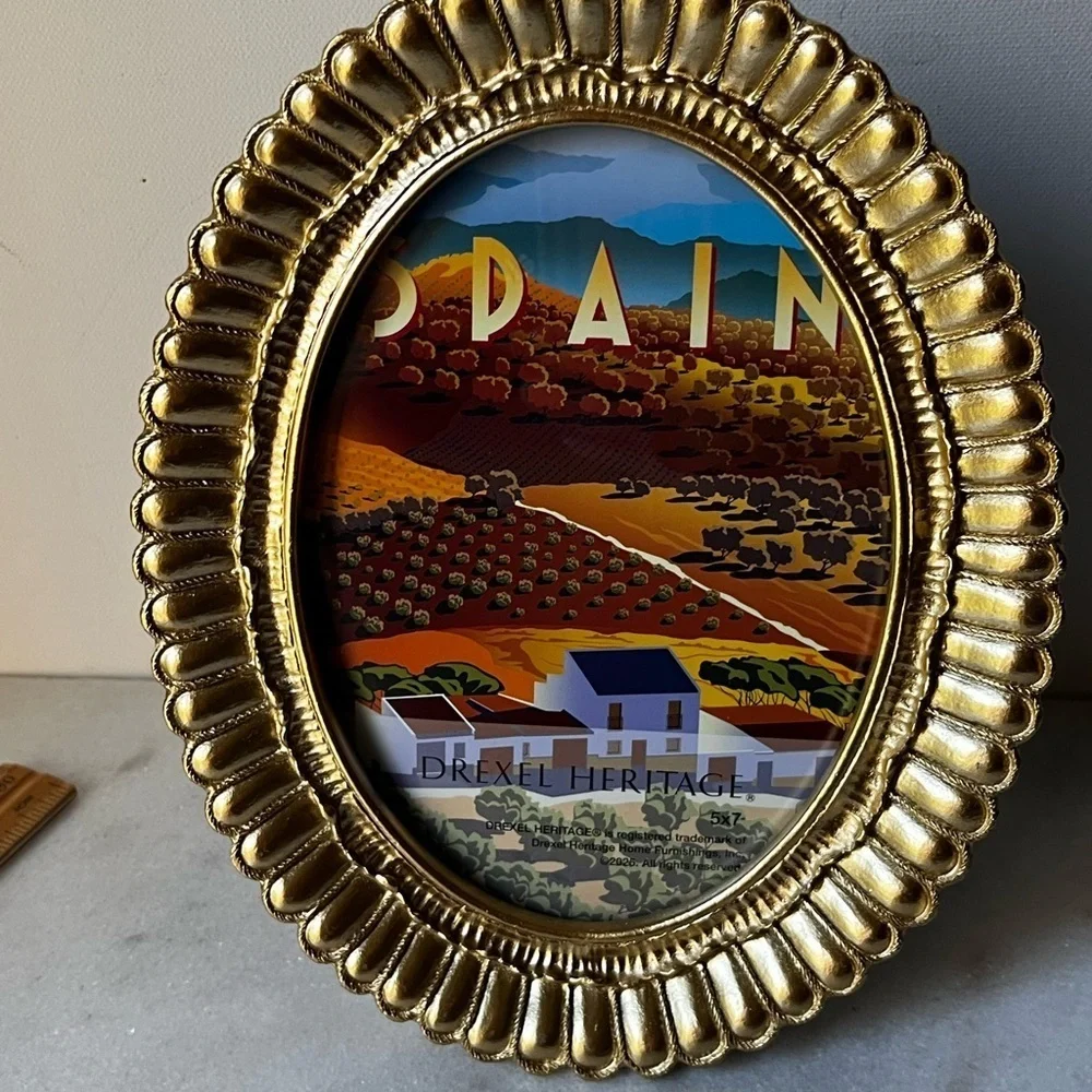 Gold Ornate Oval Picture Frame for 5”x7” photo