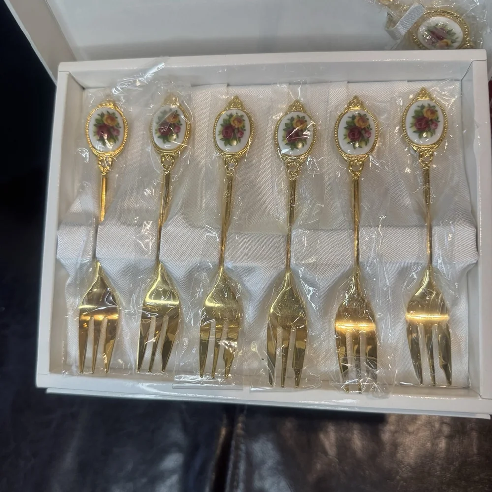 Royal Albert vintage new