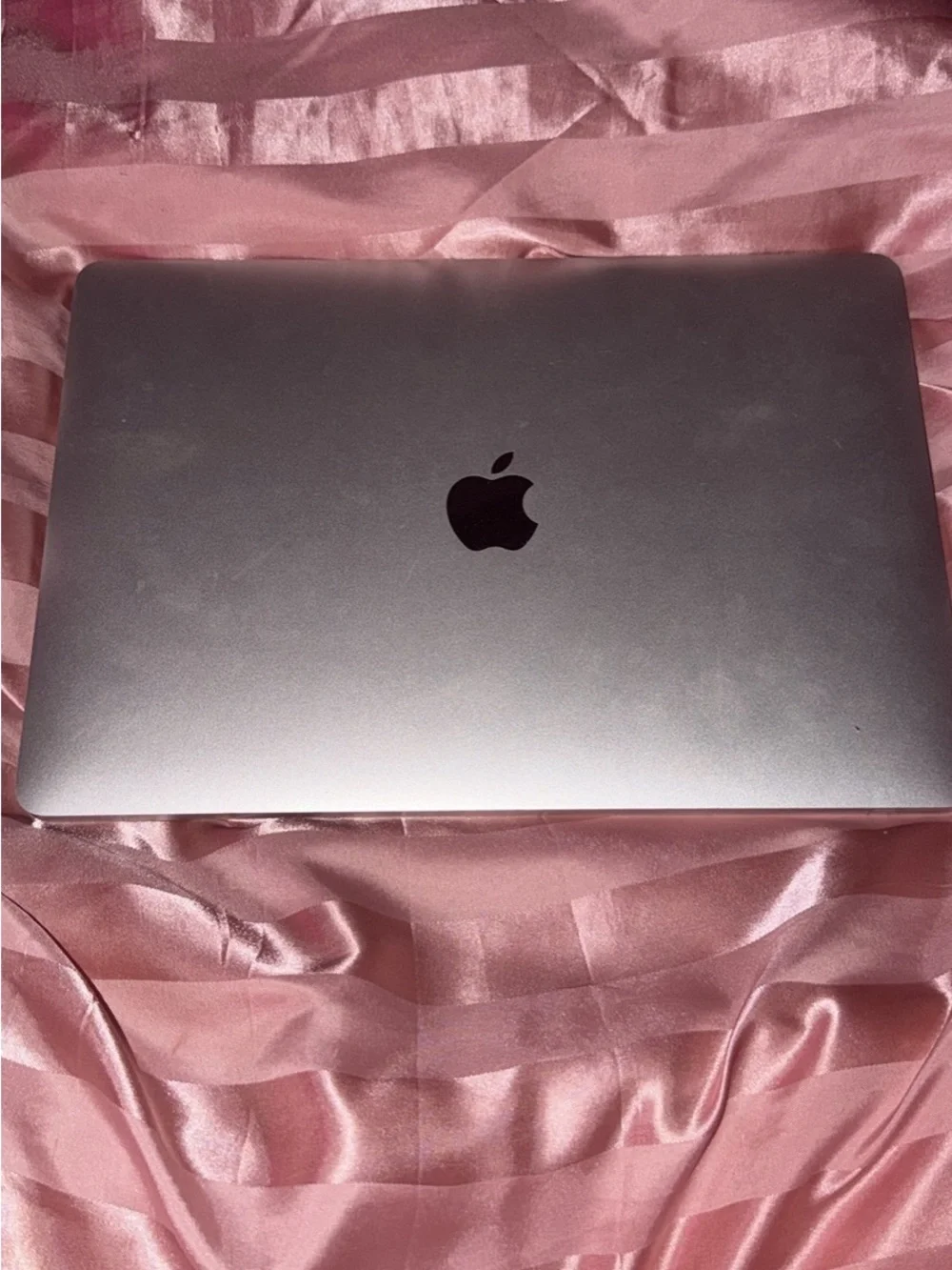Apple MacBook Pro - Silver/Gray Aluminum Finish