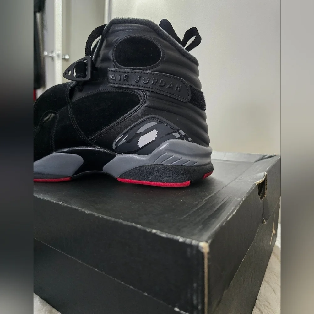 Jordan $300 having