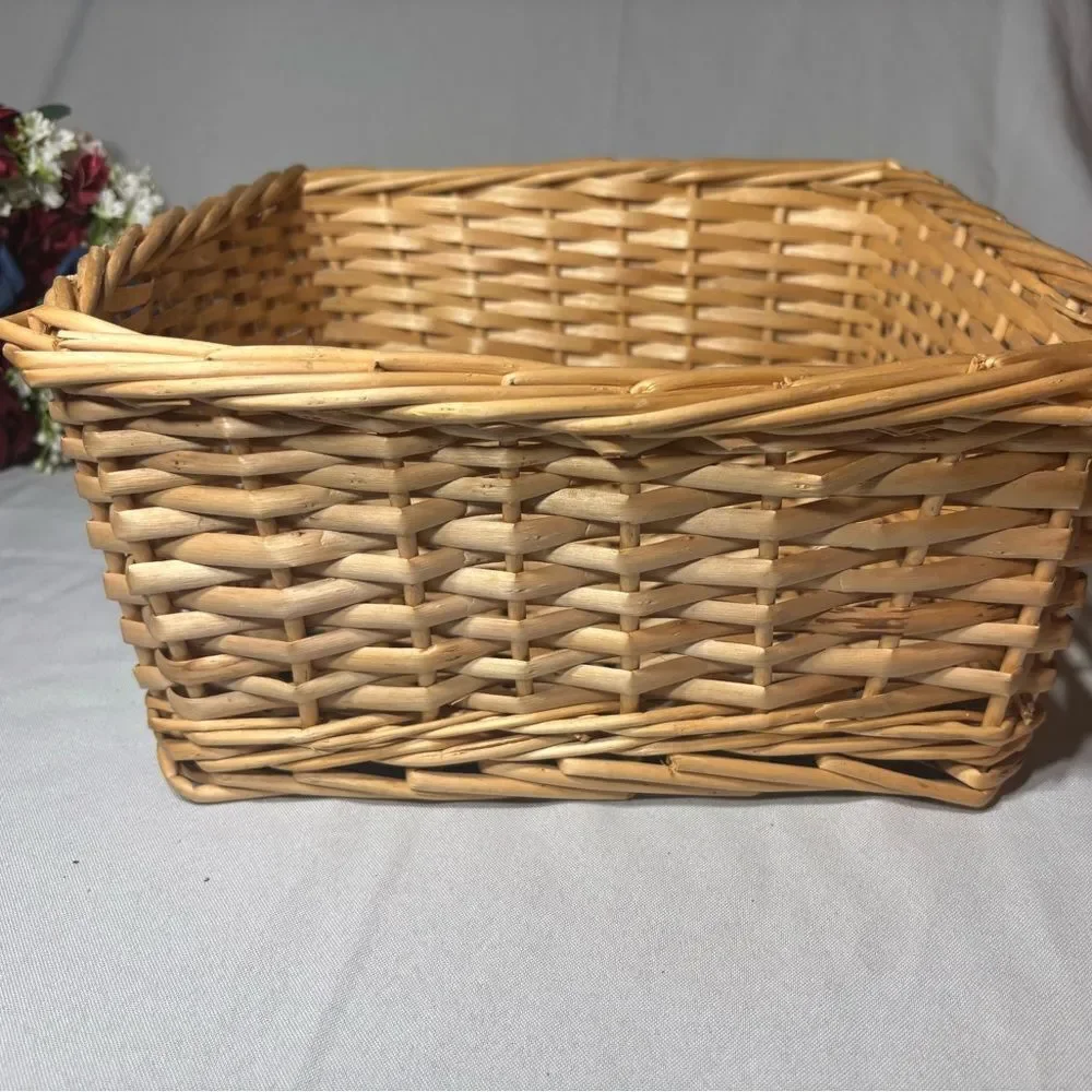 N/A square wicker