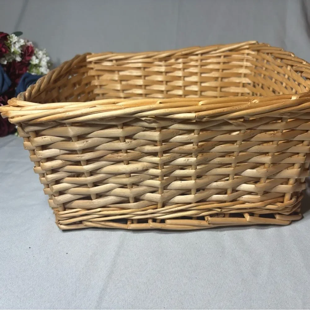 N/A square wicker