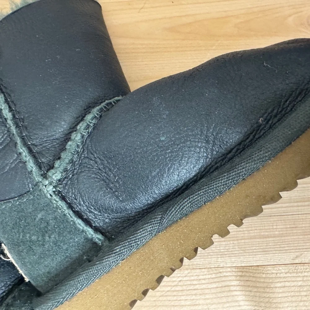 UGG bailey button