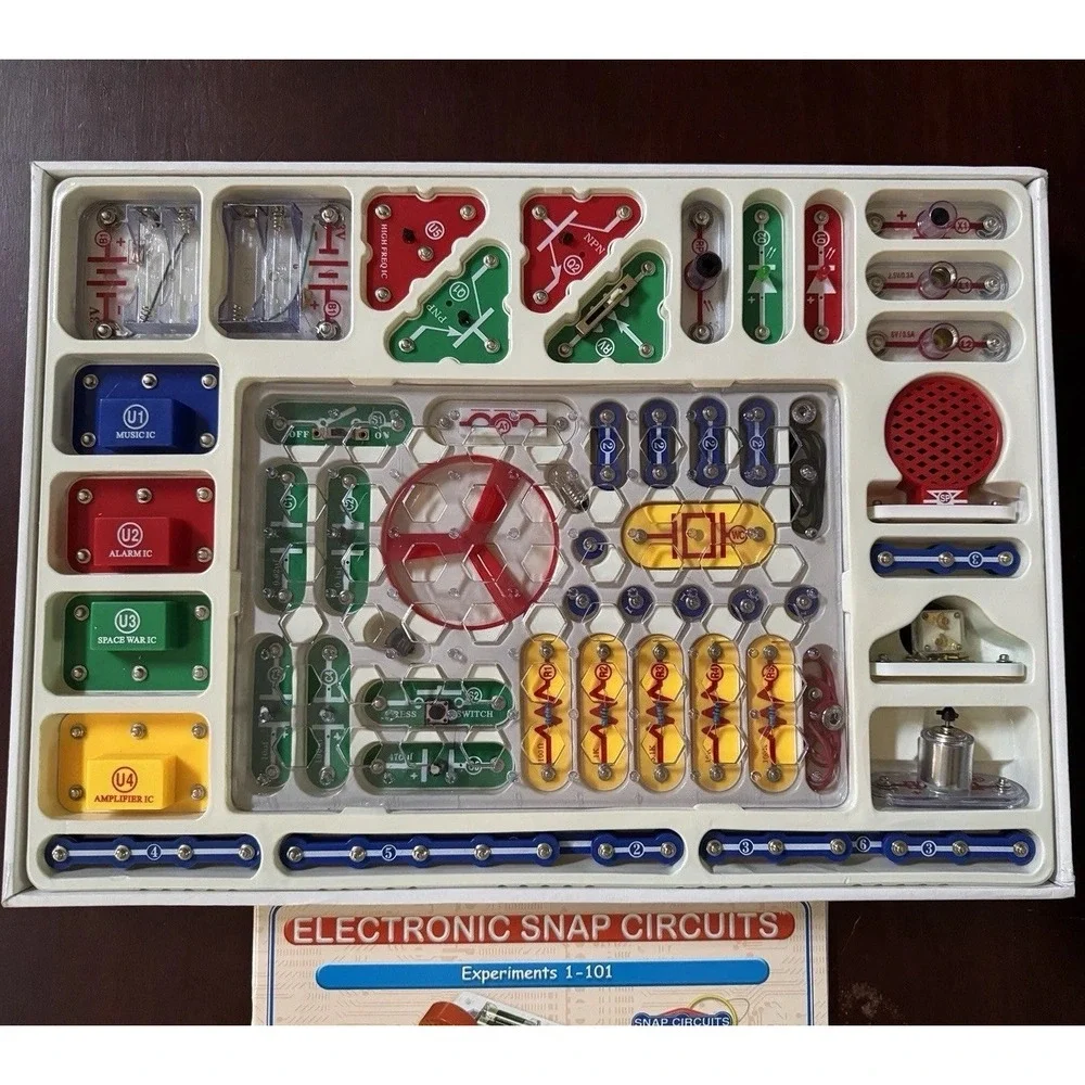 Electronic Snap Circuits SC-300 Build Over 300 Projects Complete w/ Manuals Box