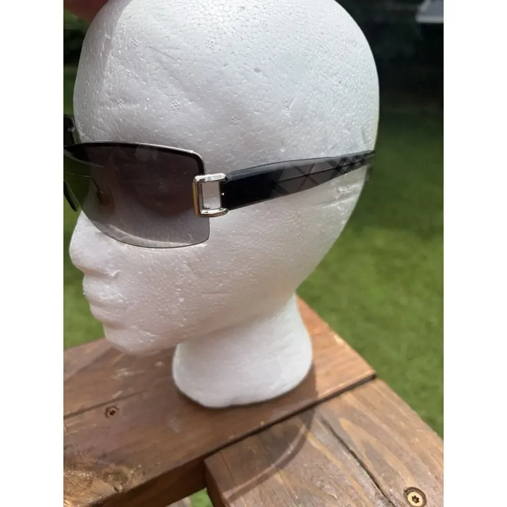 Burberry small chip