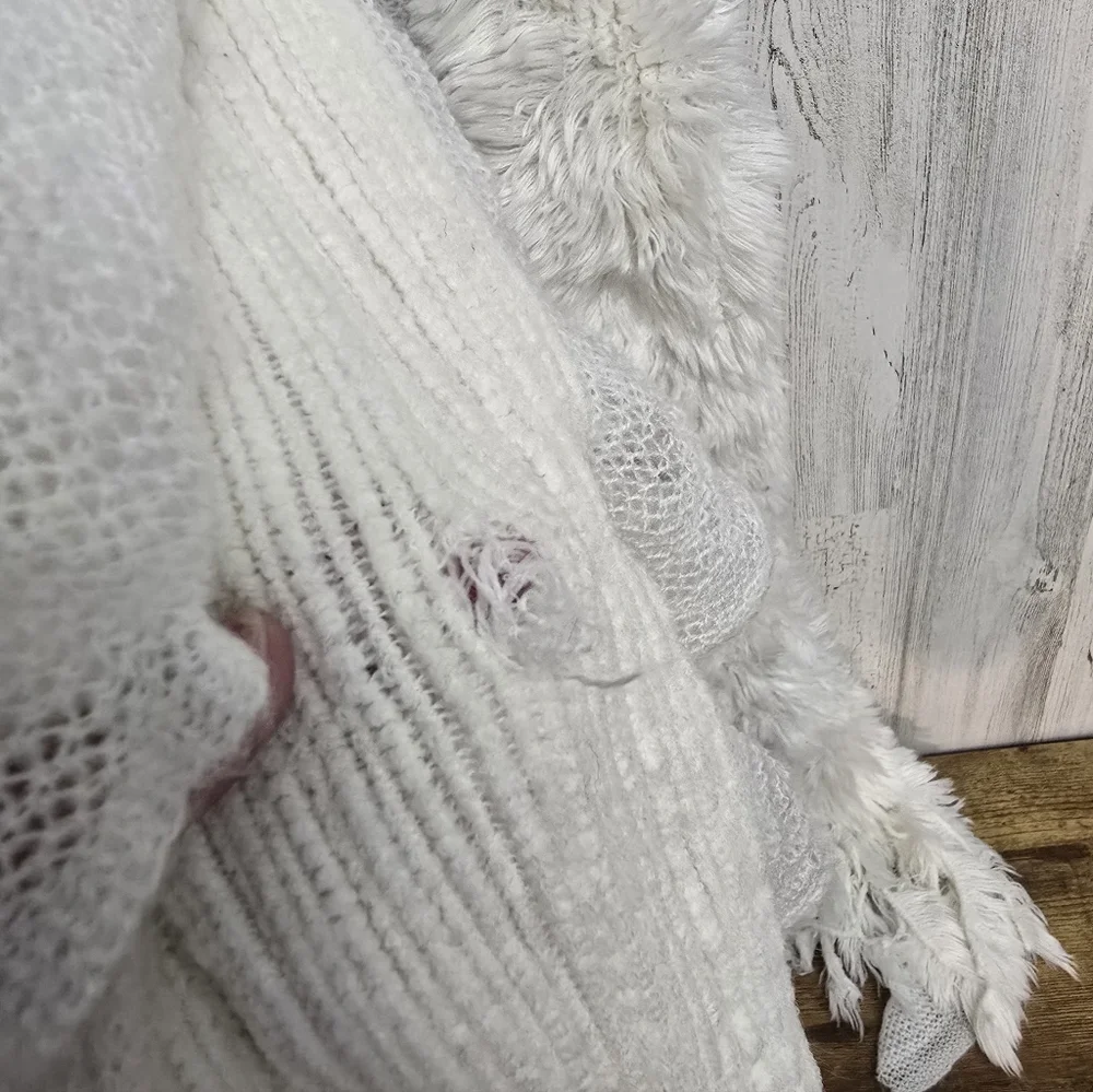 N/A fluffy white
