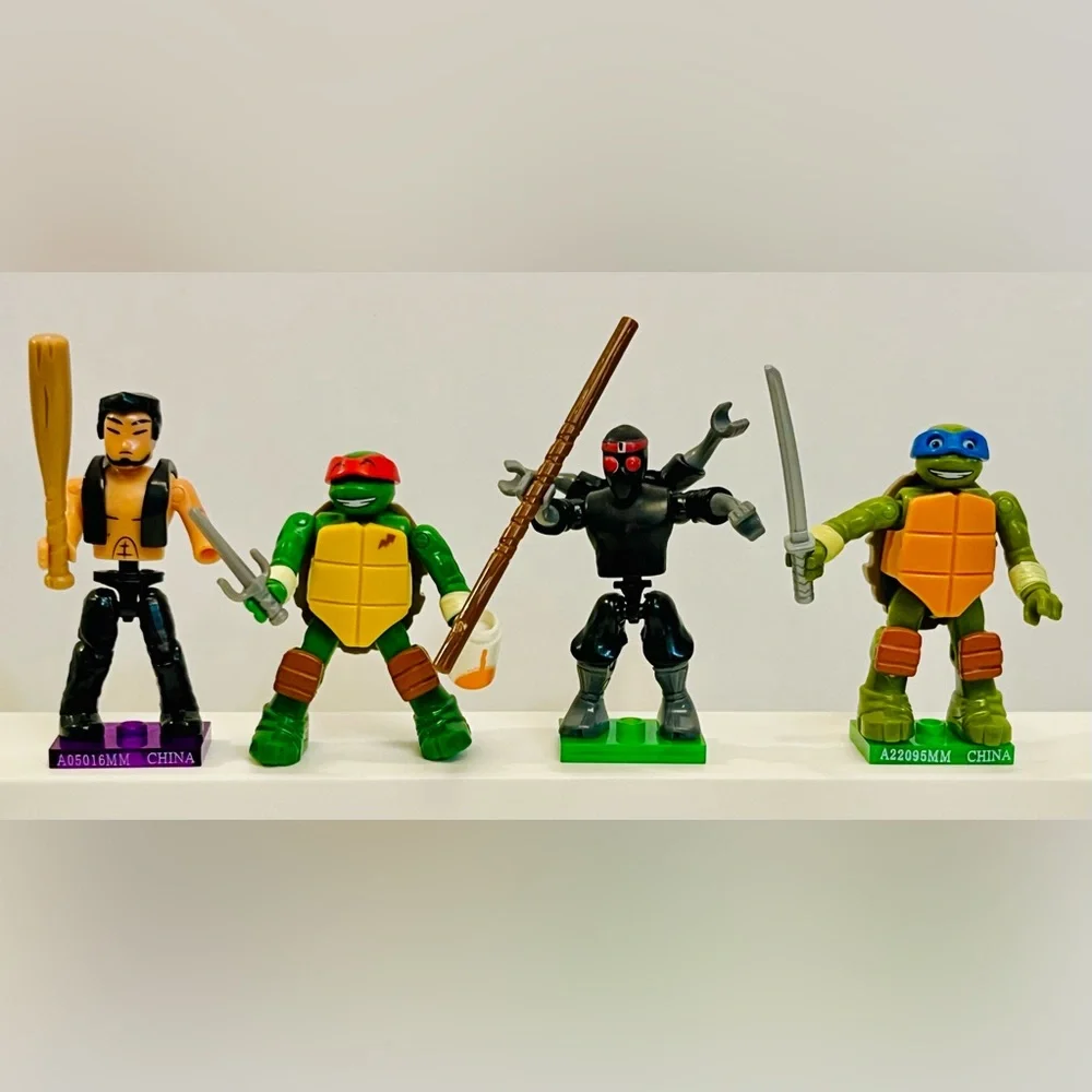 Mega Bloks includes *vintage