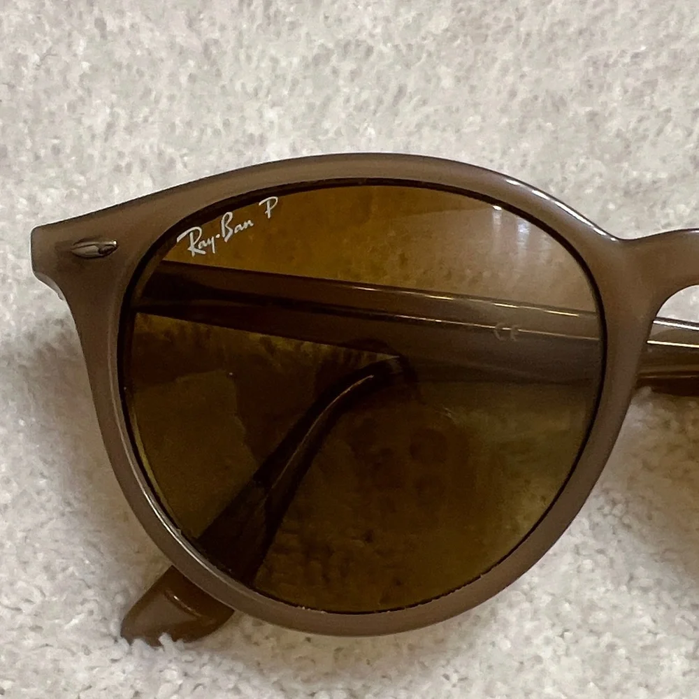 Ray-Ban can’t casual subtle
