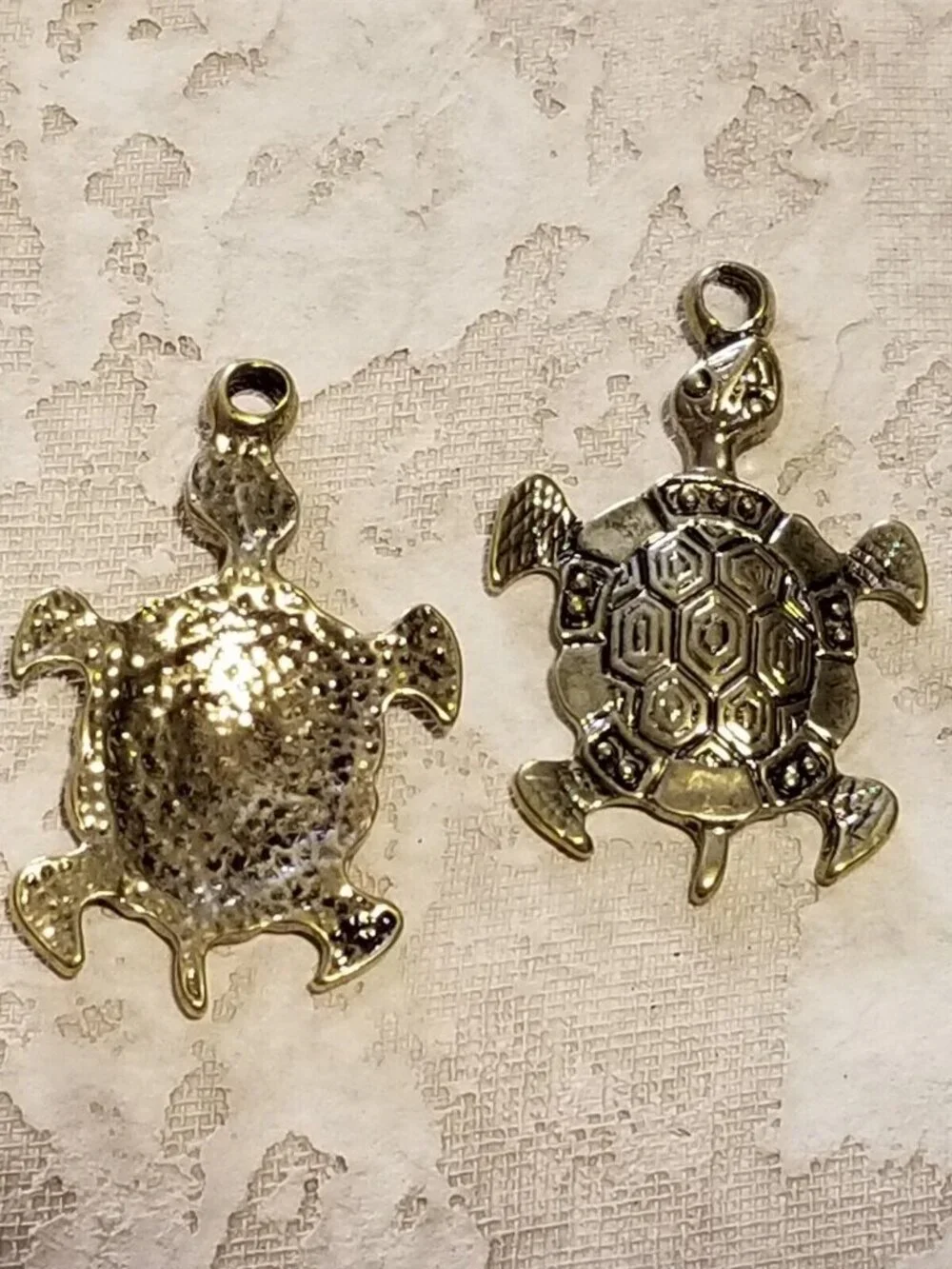 Pinkdiva carved turtle