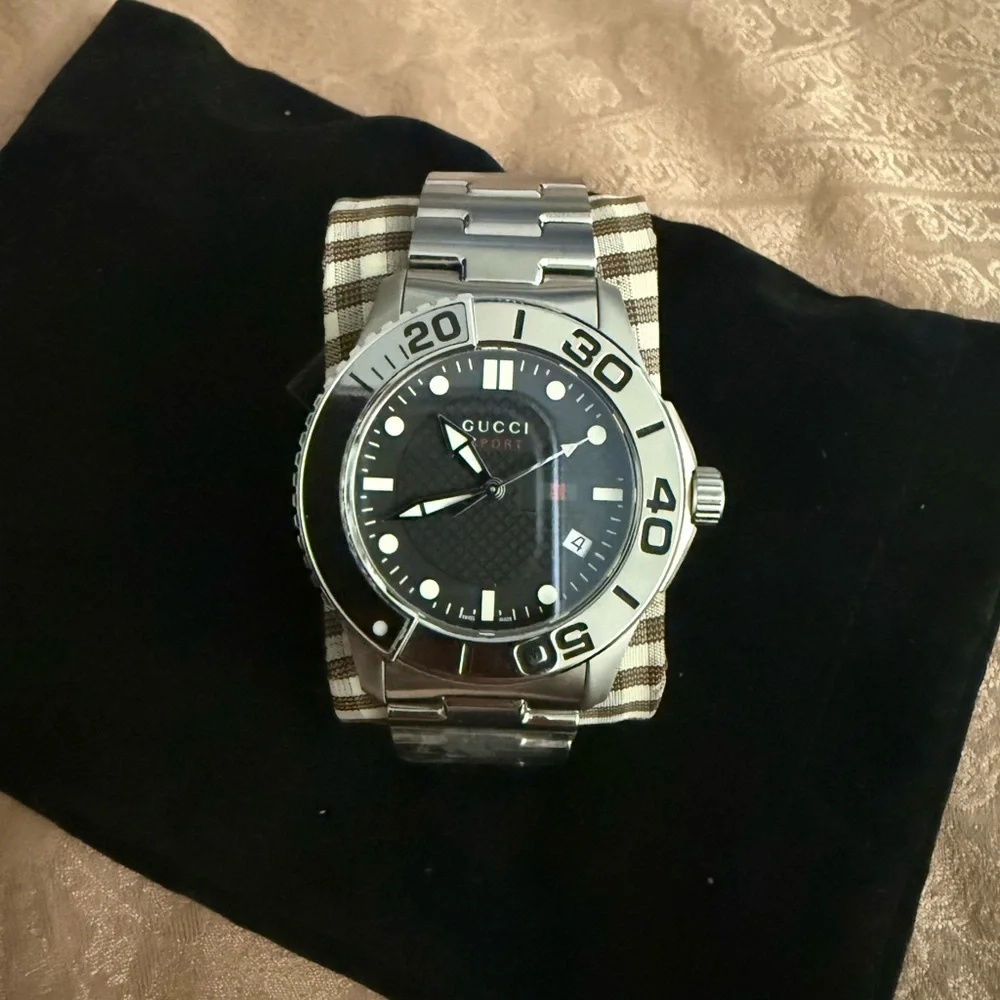 Gucci Watch YA126278