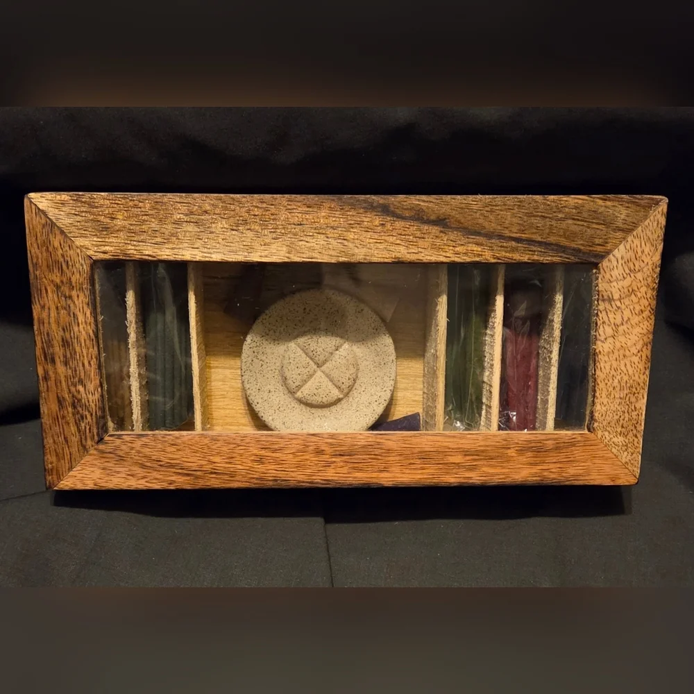 N/A vintage trinket