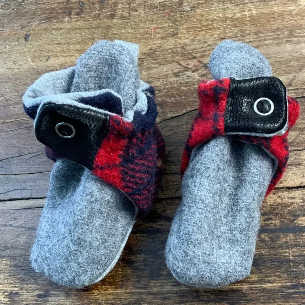 Robeez Baby‎ shoes size 0-3 mo