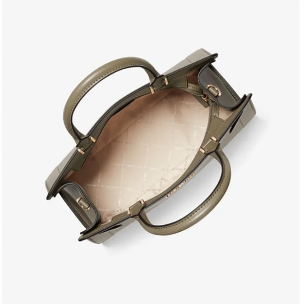 Michael Kors disclaimer color