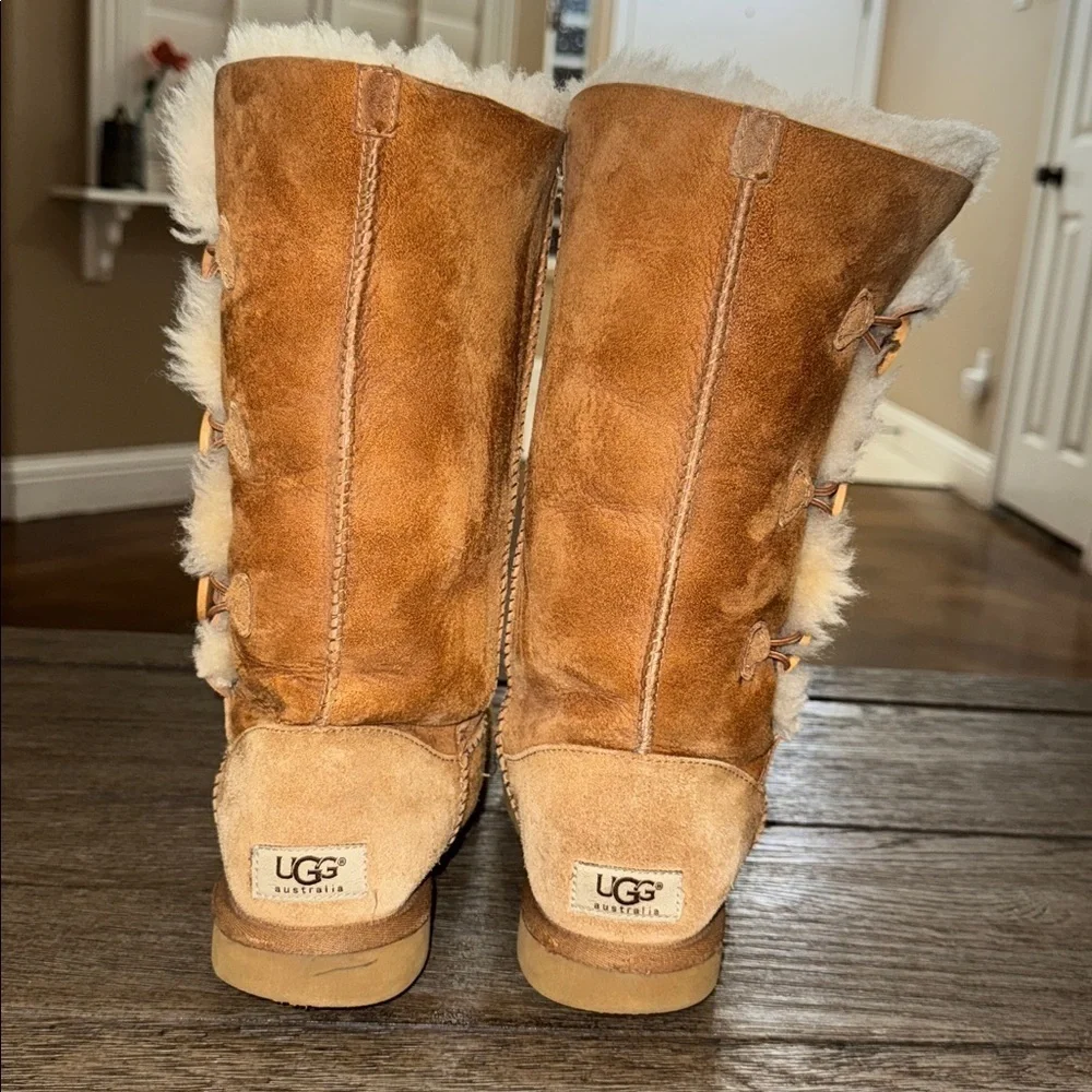 UGG bailey button