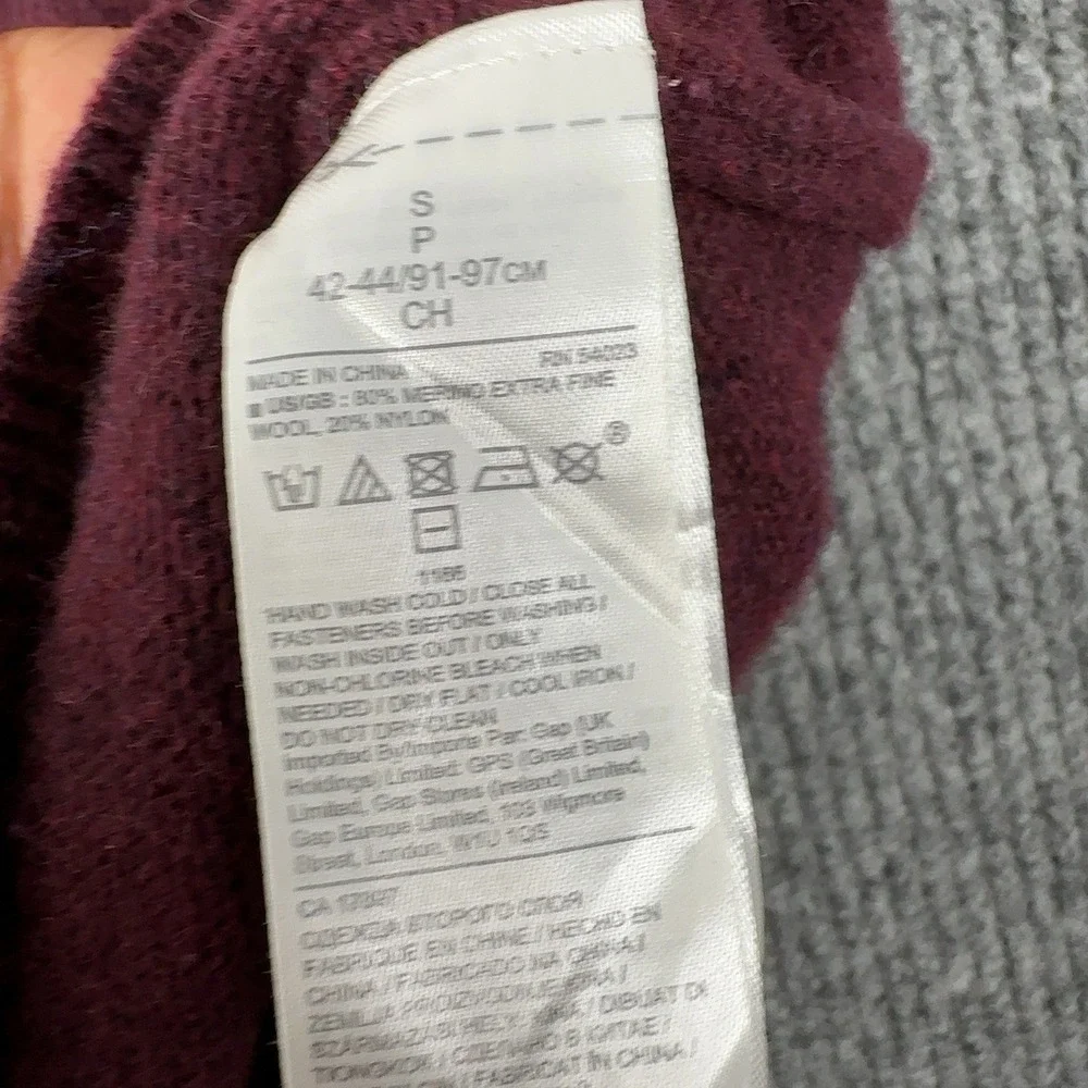 Banana Republic materials 80%