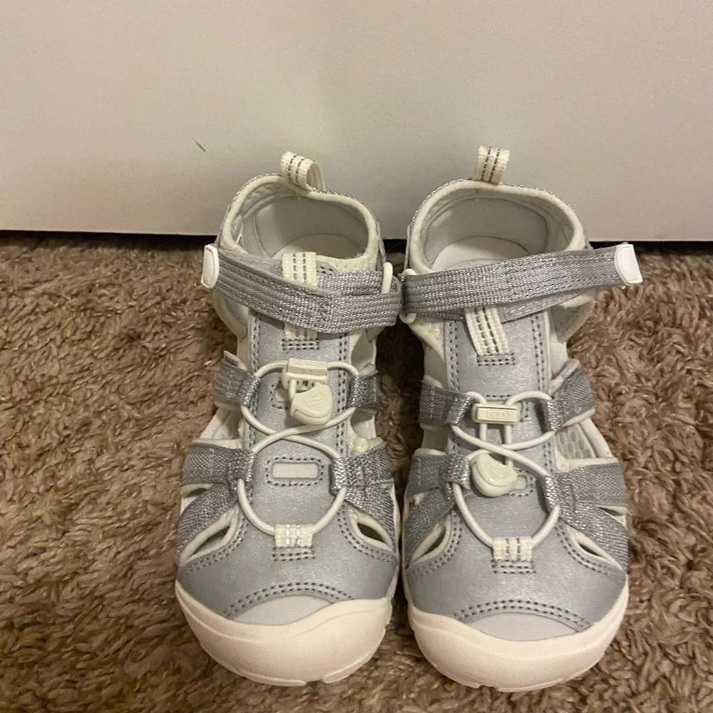 Keen comfortable stylish