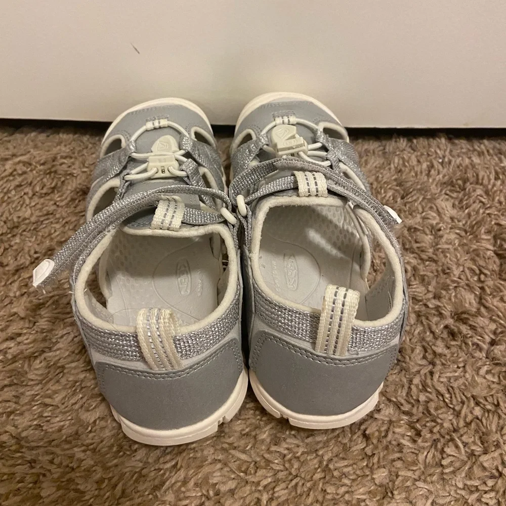 Keen comfortable stylish