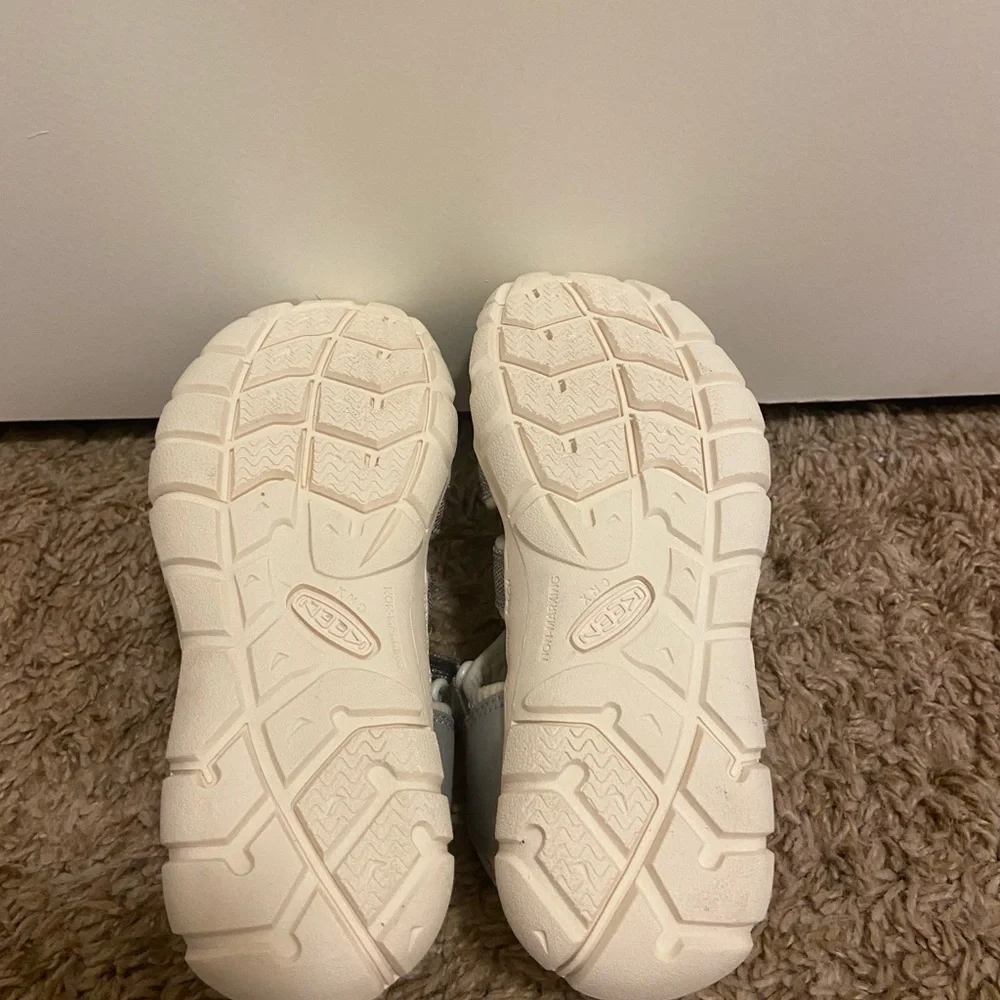 Keen comfortable stylish