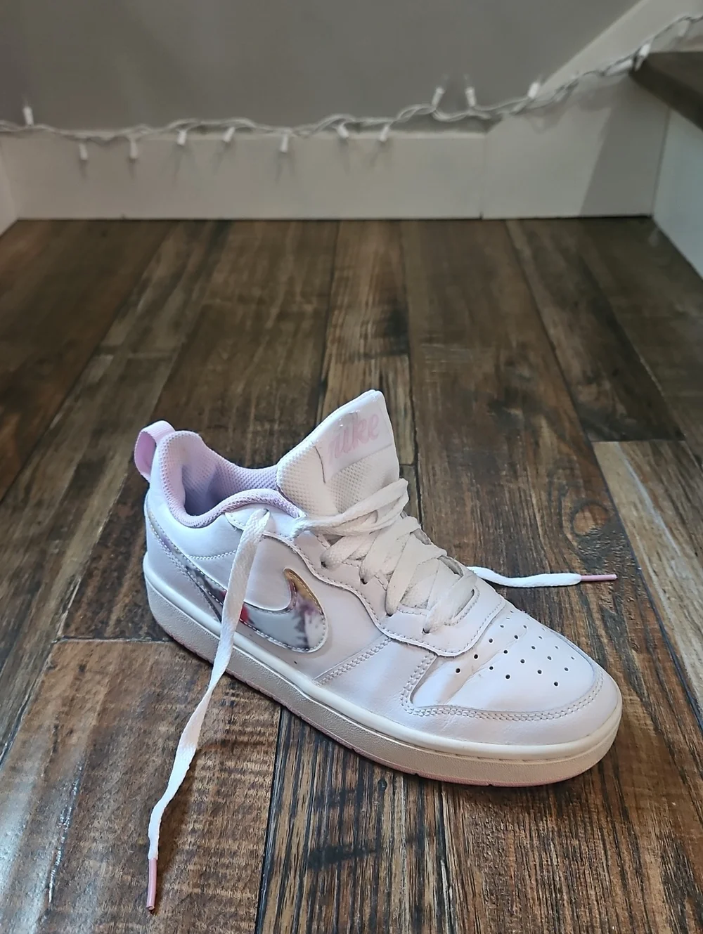 Nike white low