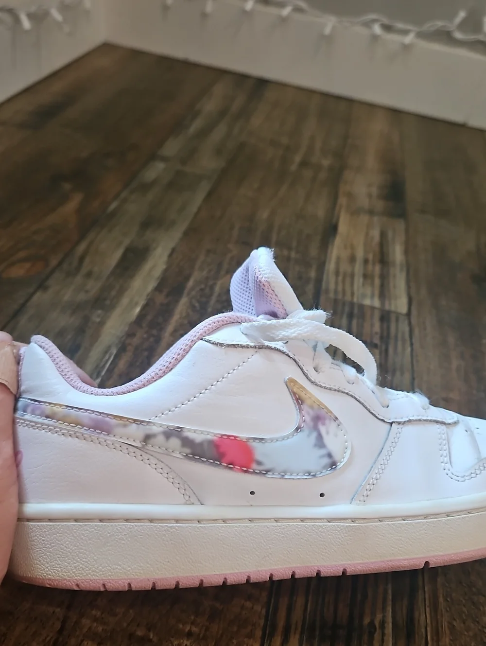 Nike white low