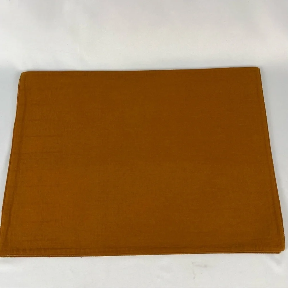 The Unbranded Brand pair cloth