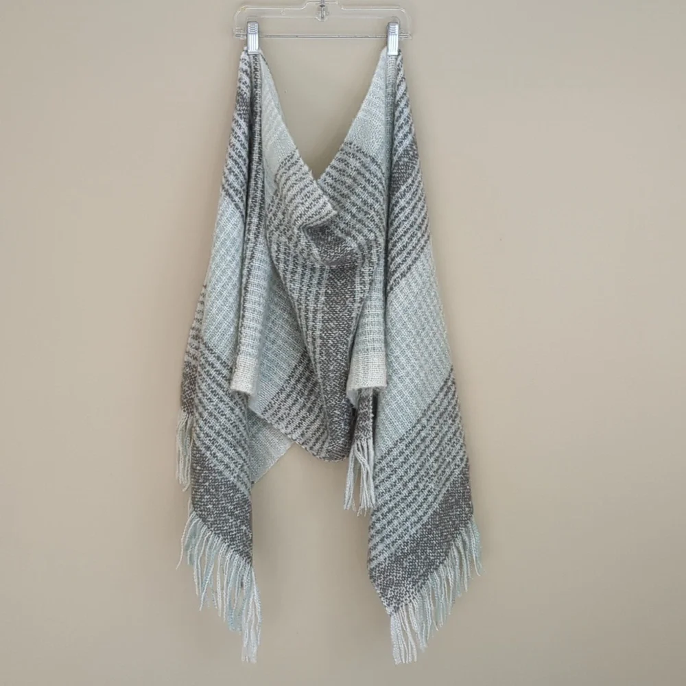 Soft Unbranded Green and Gray Tassel Scarf Winter Autumn Cozy Comfy Plaid