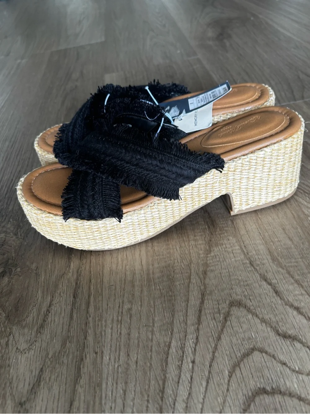 Universal Thread casual slide