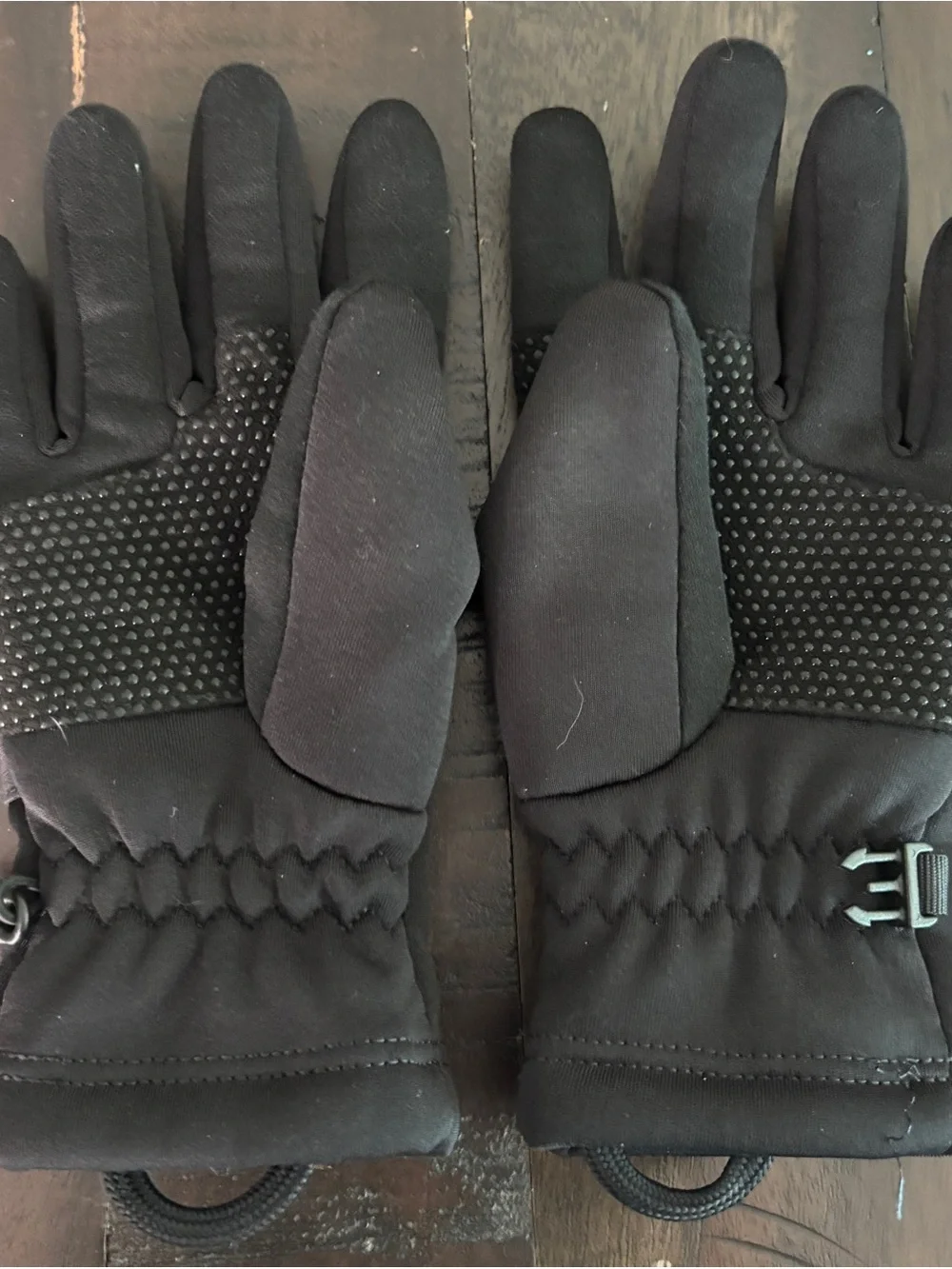 The North Face kid’s gloves