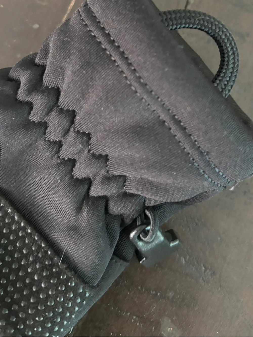 The North Face kid’s gloves