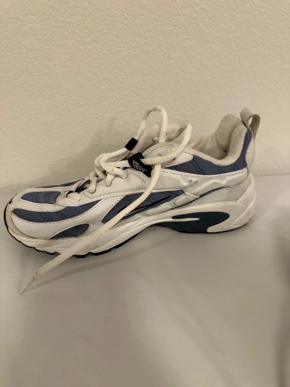 Vintage 1999 Nike Youth Running Sneakers White Navy Size 5.5Y 954021-401