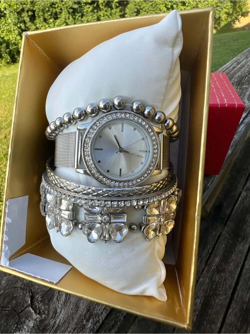Unbranded silver dial layering