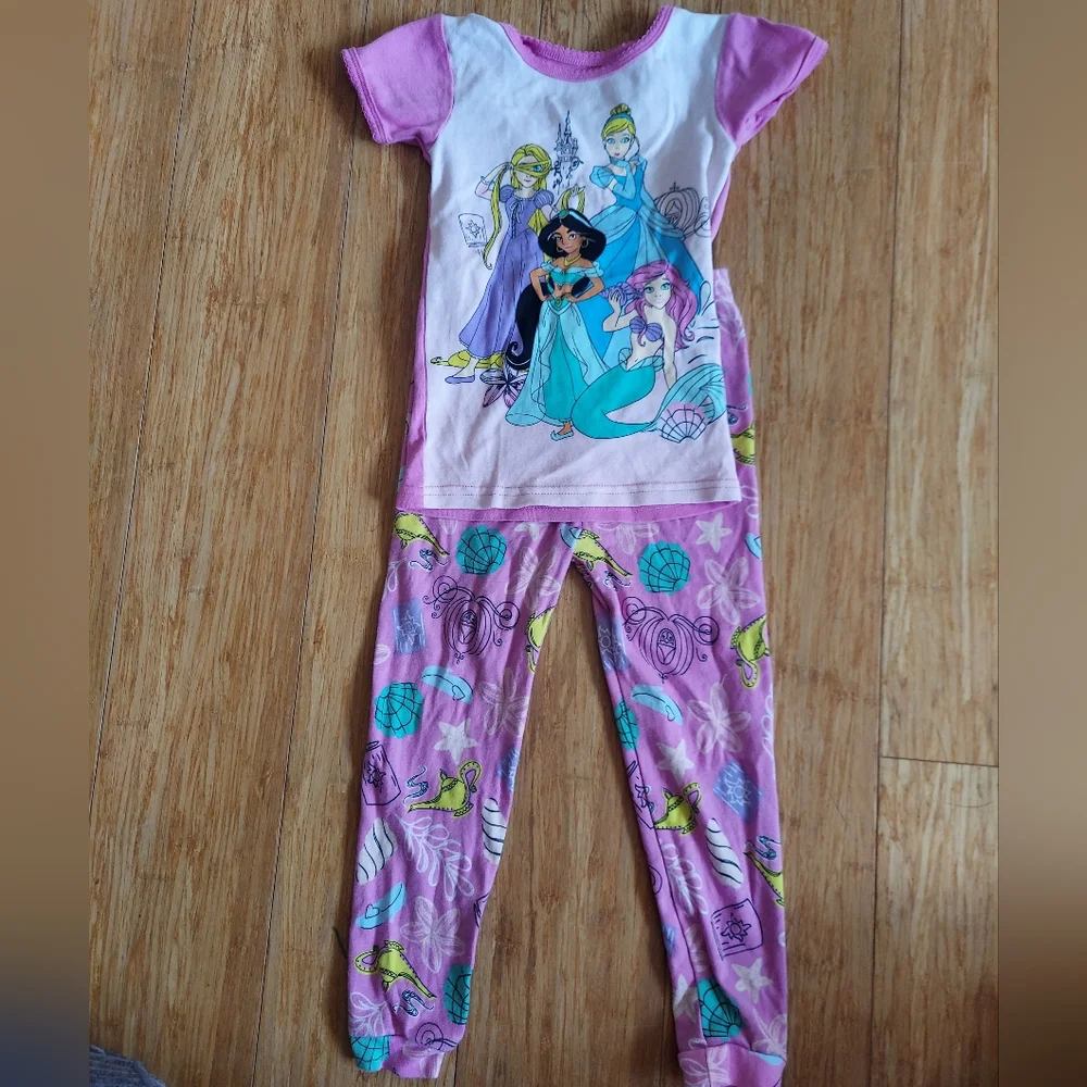 ⭐️5/$30 Disney Princess pajamas,  4T, pink