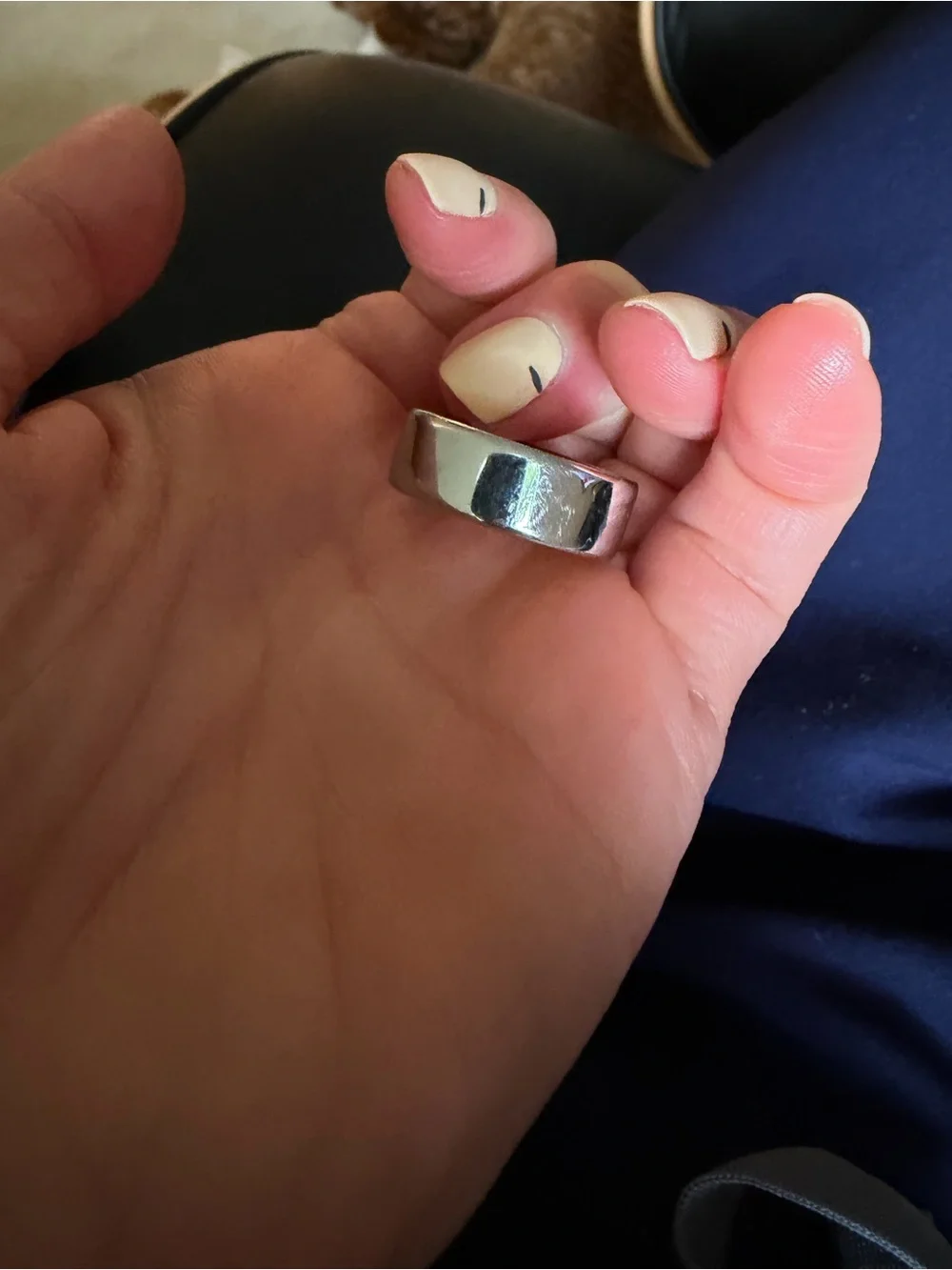 Oura gray fingers