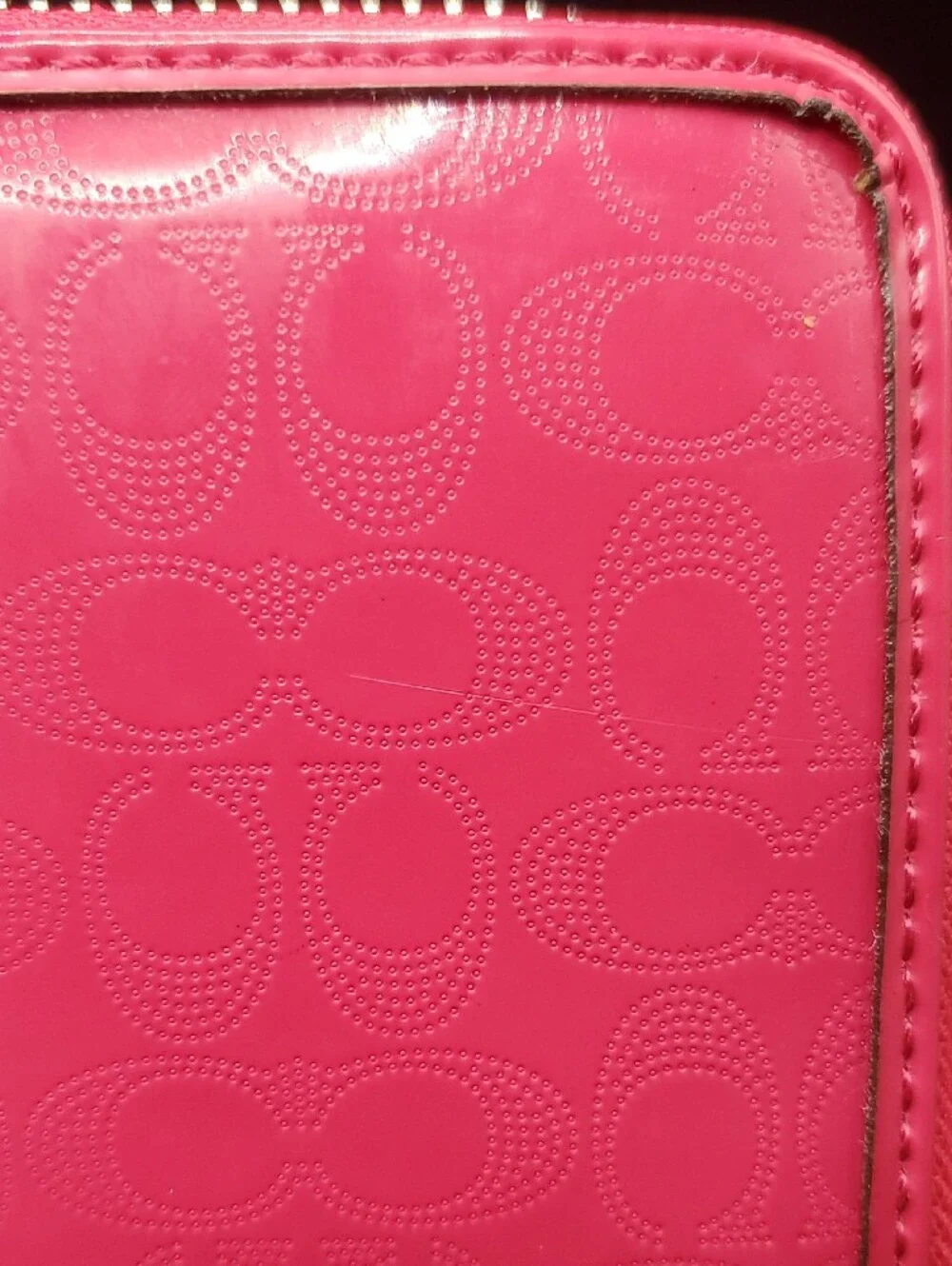 Coach zip around